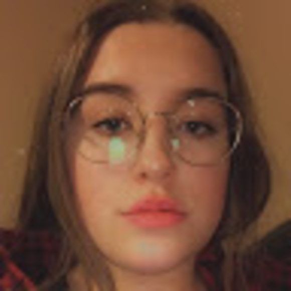 Meet your Posher, Emily - Picture 1 of 1